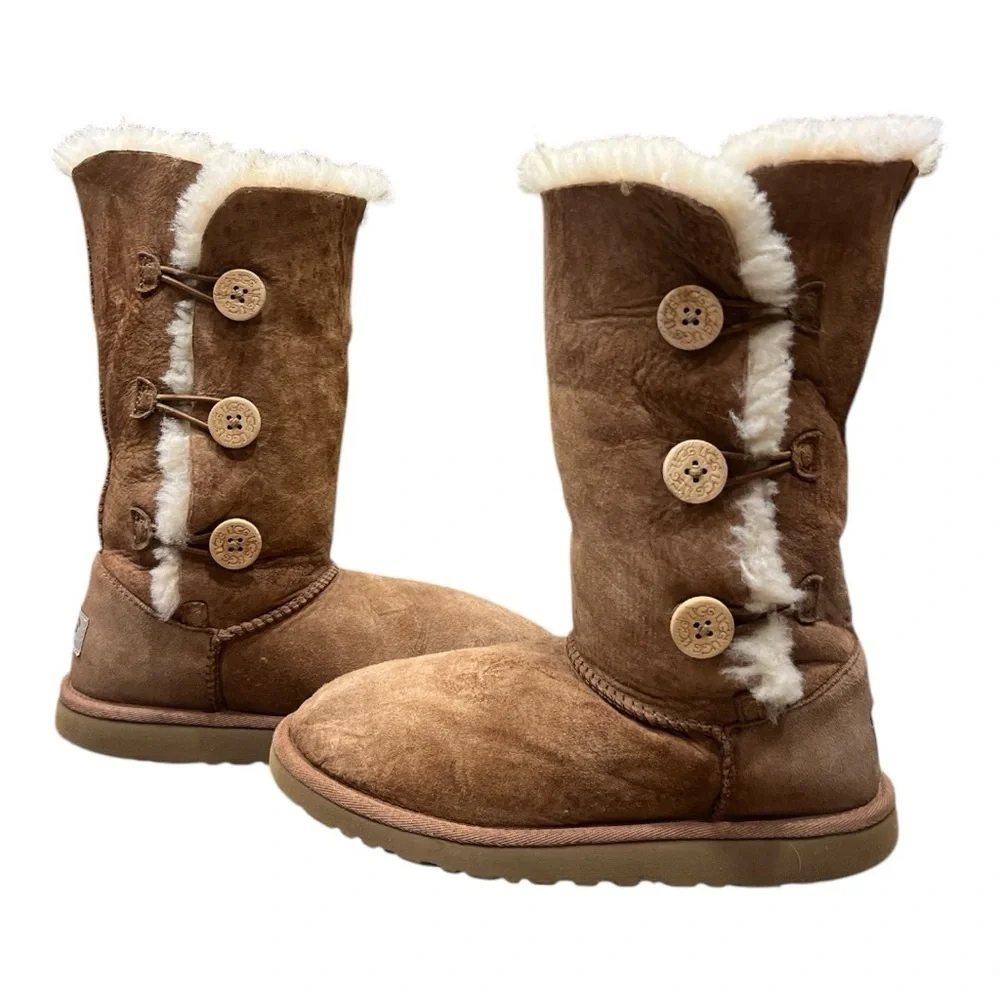 UGG hug your